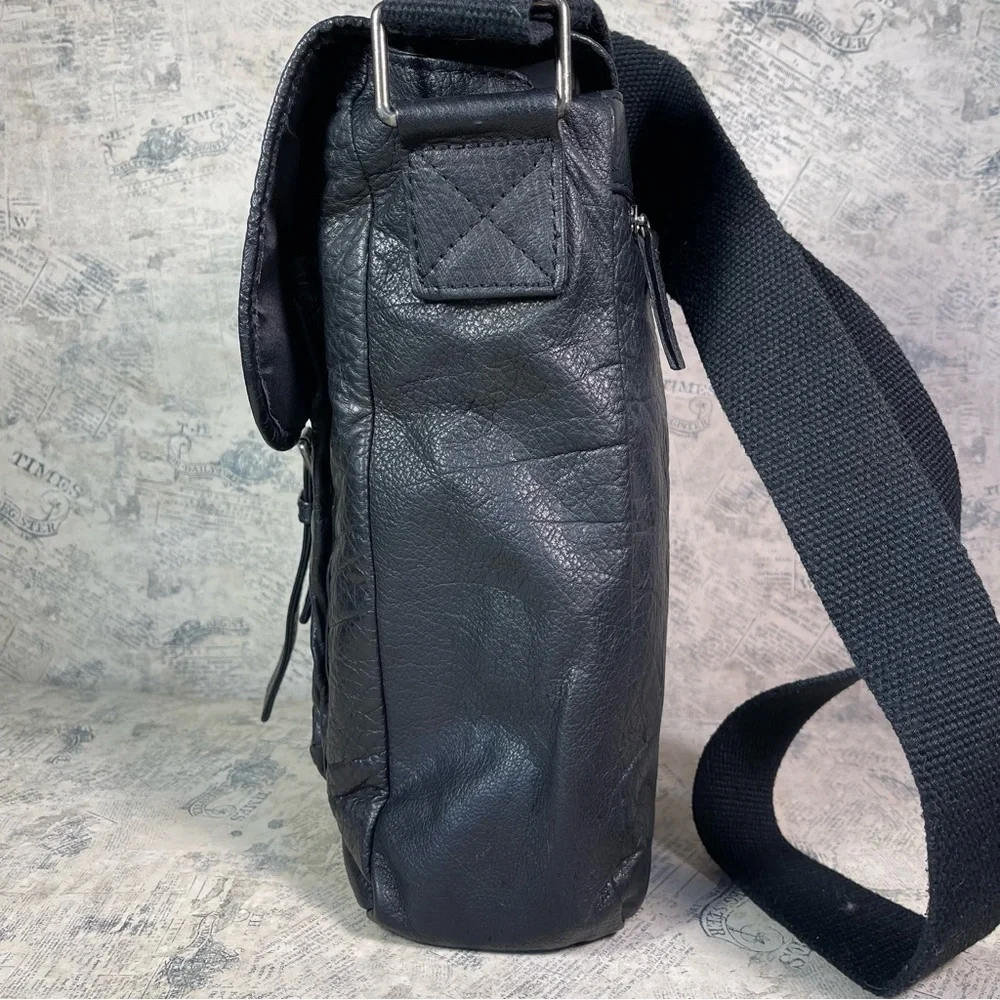 Wilsons Leather lightweight messenger bag